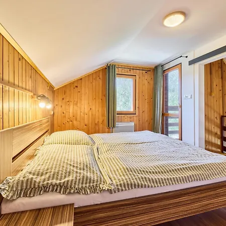 U Krasne Lipy By Interhome Dom wakacyjny Kyjov (Usti nad Labem)